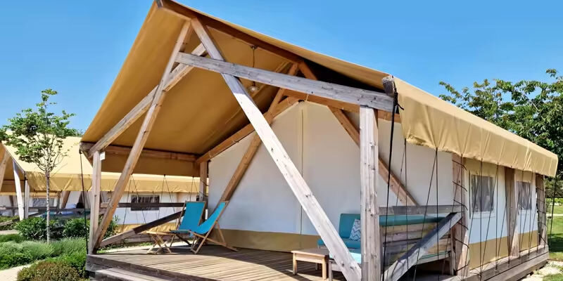 Luxury Eco-Friendly Glamping Tent with Glass Entrance – Wooden Safari Lodge for Resorts